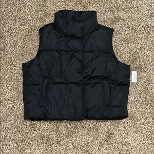 Old Navy Cropped Black Puffer Vest